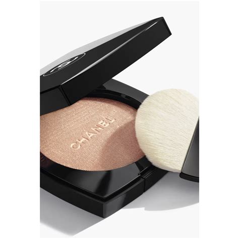 POUDRE LUMIÈRE Highlighting powder 40 .